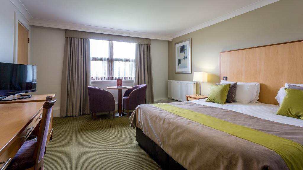 Hall Hotel; Bw Signature Collection 4*