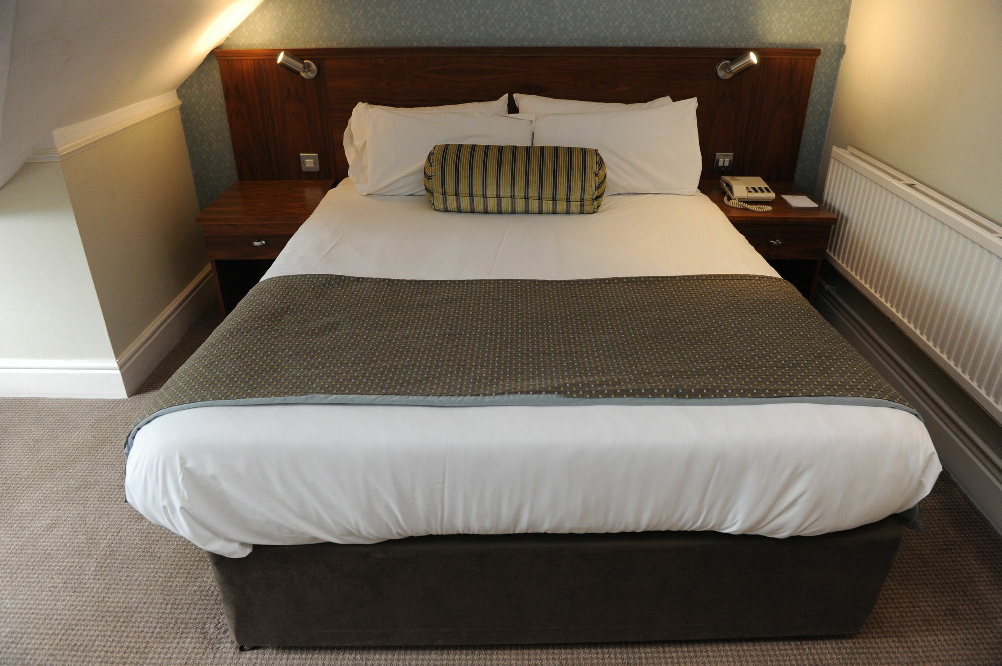 Hall Hotel; Bw Signature Collection 4*