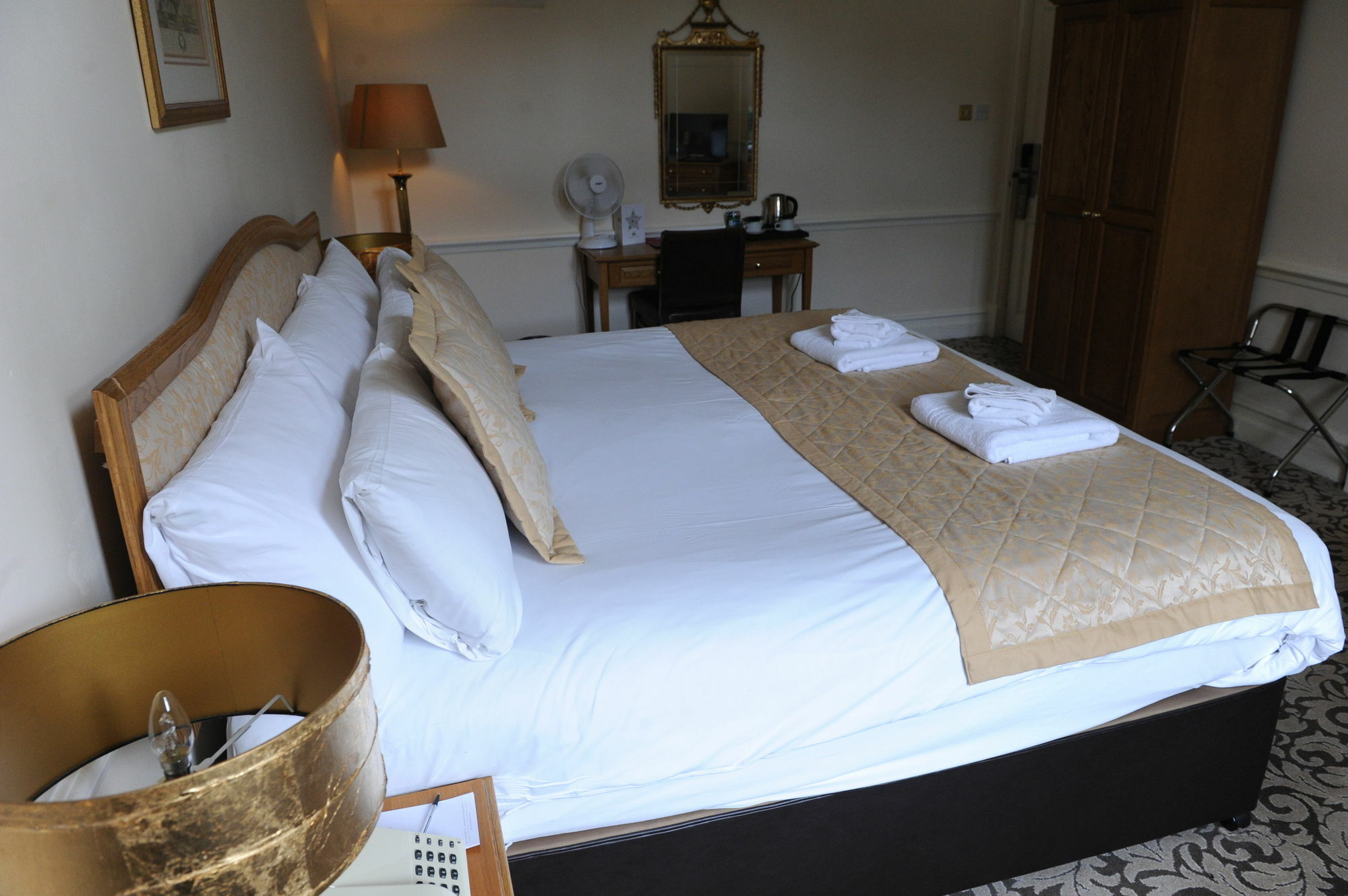 Hall Hotel; Bw Signature Collection Hotel Hellaby