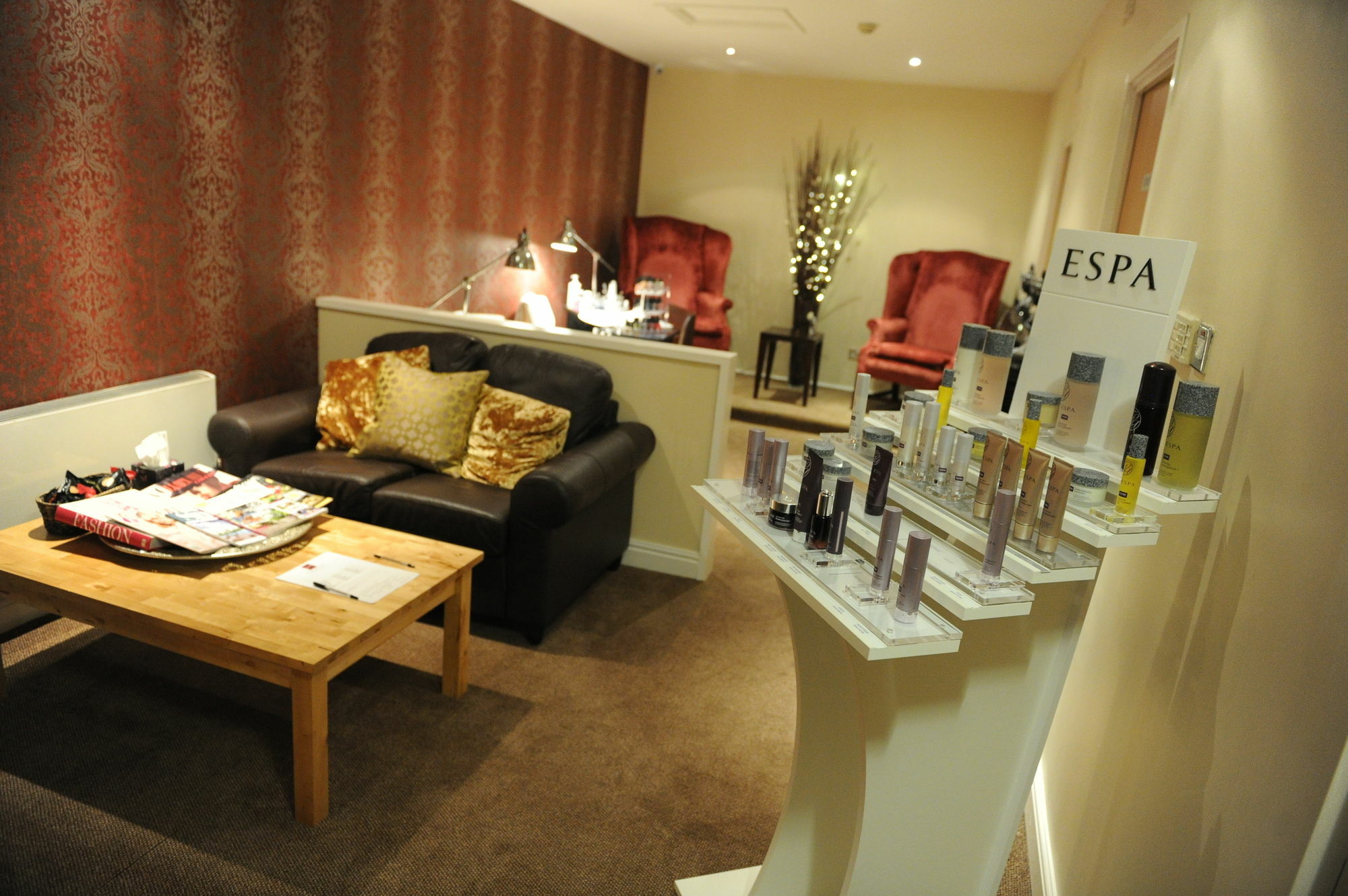 Hall Hotel; Bw Signature Collection 4*